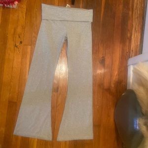 Brand PINK women’s grey mid rise full length fold over leggings. Brand new.